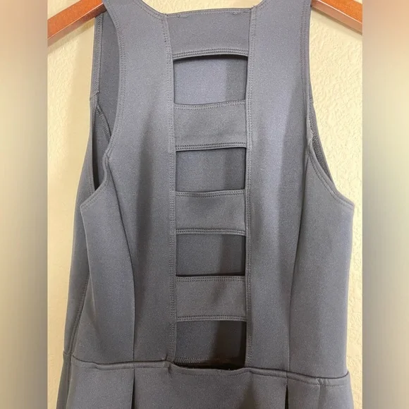 Abercrombie and Fitch A Line dress with flared skirt and cutout back siz… - Picture 3 of 6